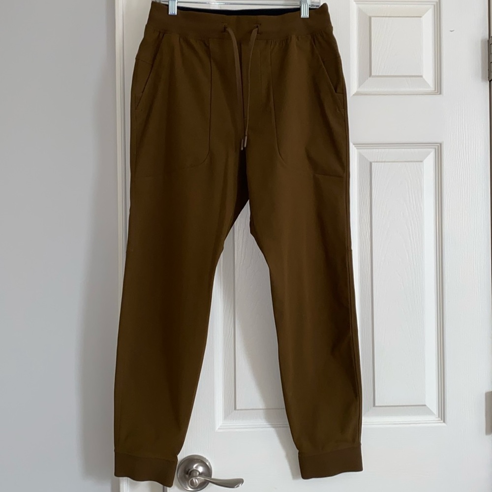 Lululemon men’s size medium joggers.